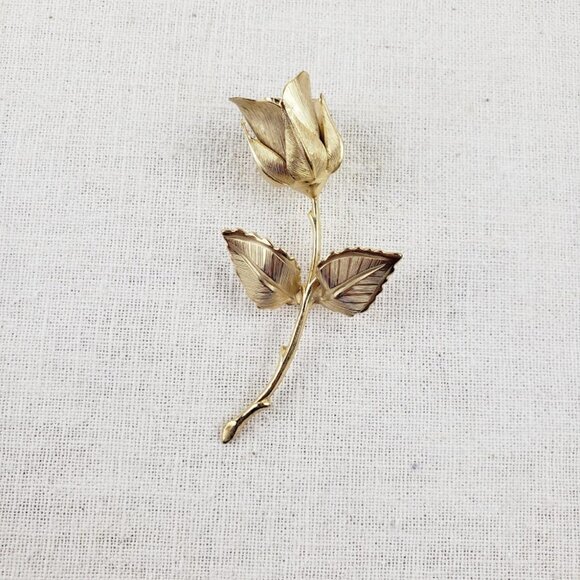 Giovanni Rose Brooch Gold Tone Vintage Lapel Pin Marked - Picture 2 of 7